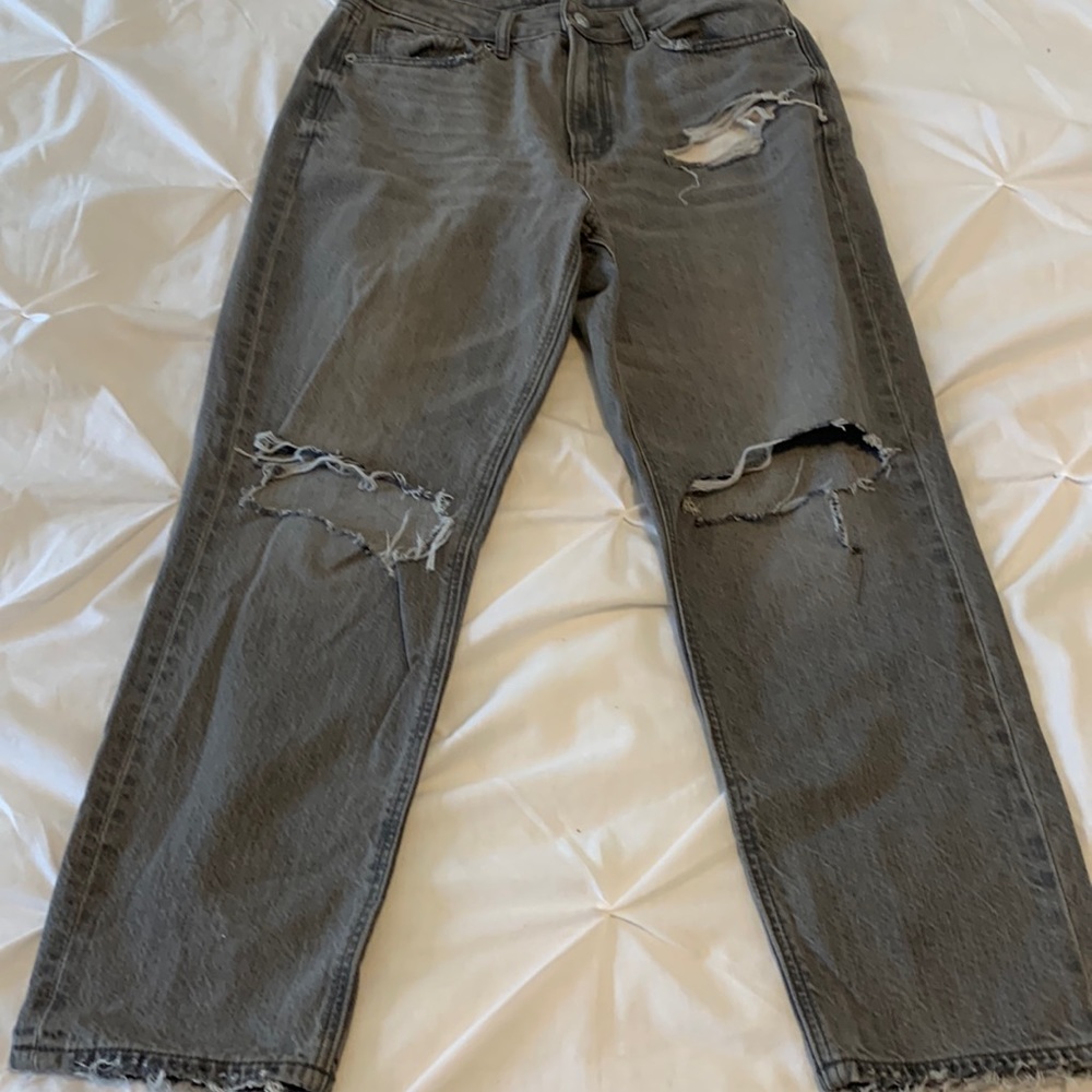 American Eagle distressed Mom Jean